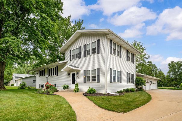 Attached, Exterior, Facade, Farmhouse