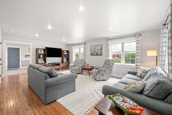 Interior, Living room, Recessed Lighting, Wood Texture Flooring