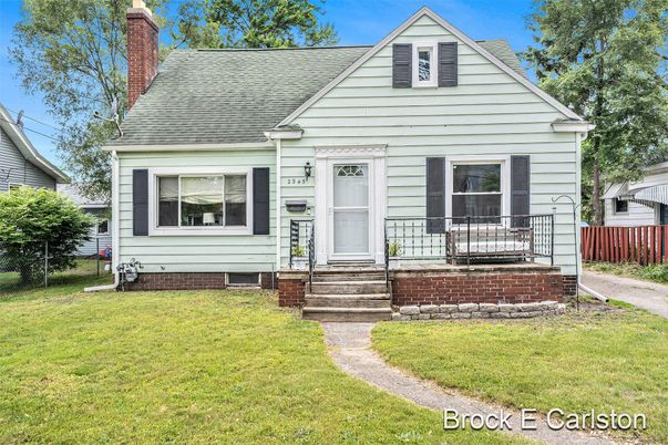 Exterior, Facade, Cape Cod