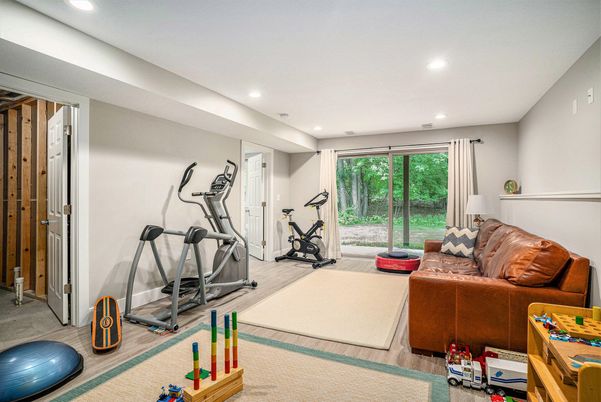 Fitness Equipment, Interior, Recessed Lighting, Wood Texture Flooring