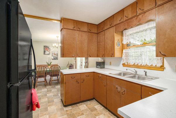 Chandelier, Dining room, Interior, Kitchen