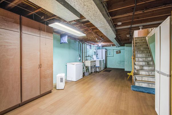 Interior, Washer, Wood Texture Flooring