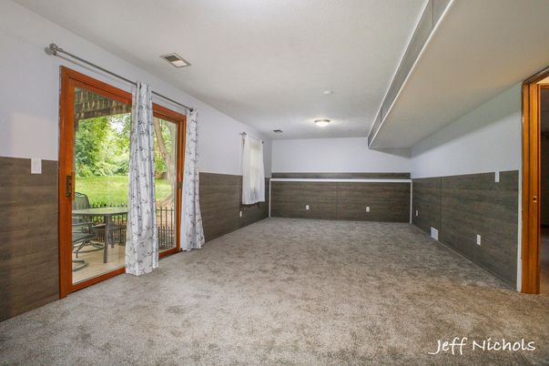 Empty room, Interior
