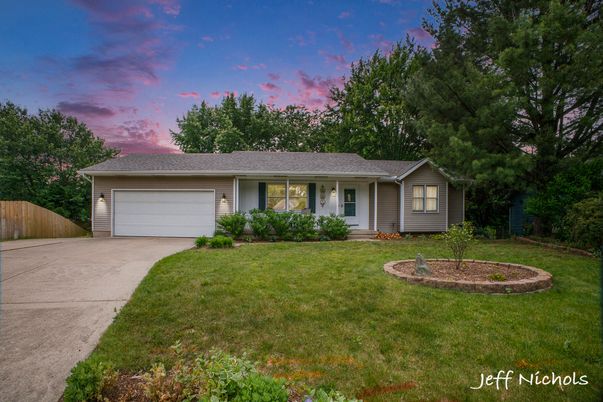 Attached, Exterior, Facade, Ranch