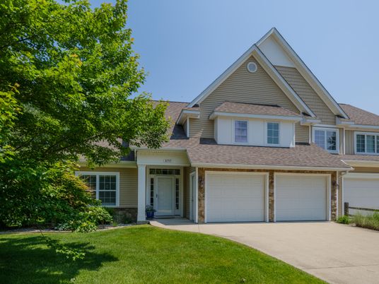 Attached, Exterior, Facade, Farmhouse