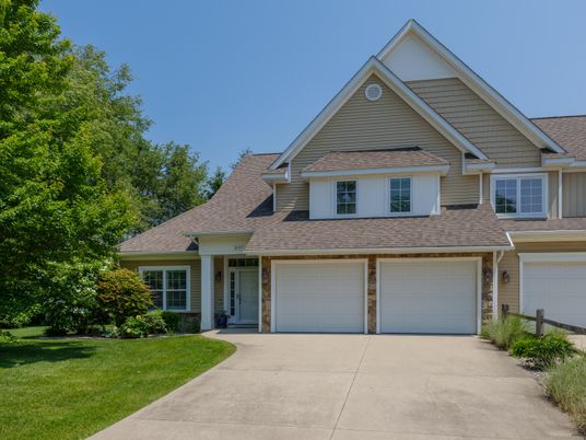 Attached, Exterior, Facade, Farmhouse