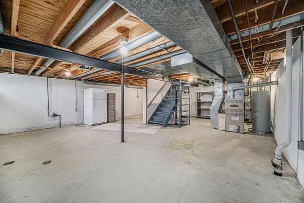 Interior, Washer, Wooden Beams