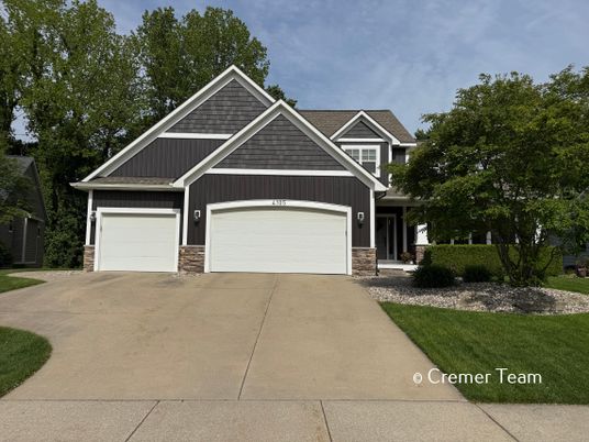 Attached, Exterior, Facade, American Craftsman