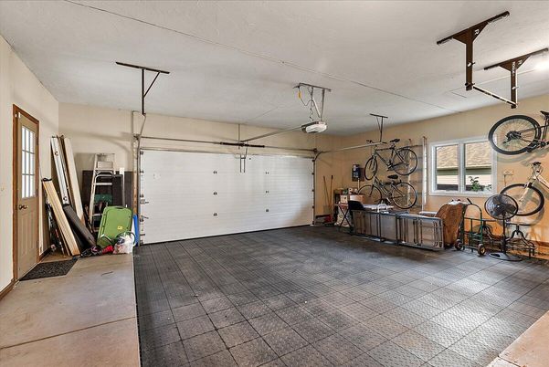 Garage, Interior