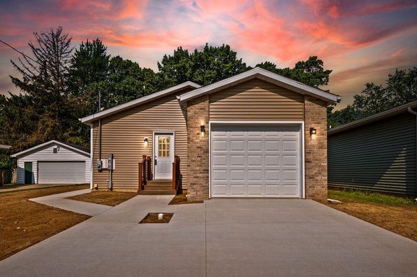 Detached Garage, Exterior