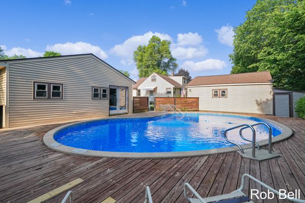Exterior, Pool