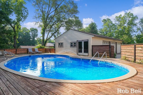 Exterior, Pool