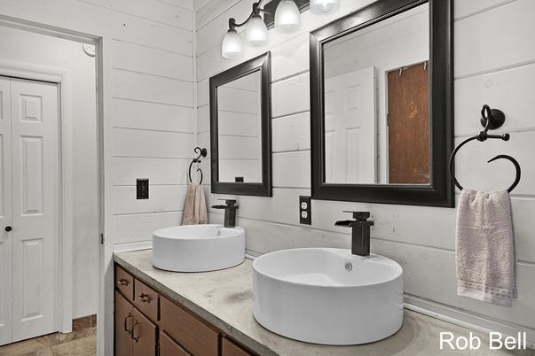 Bathroom, Dual Sink Vanities, Interior