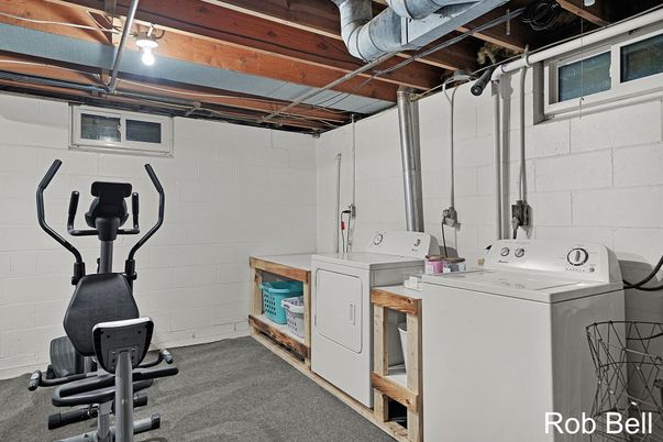 Fitness Equipment, Interior, Washer, Wooden Beams