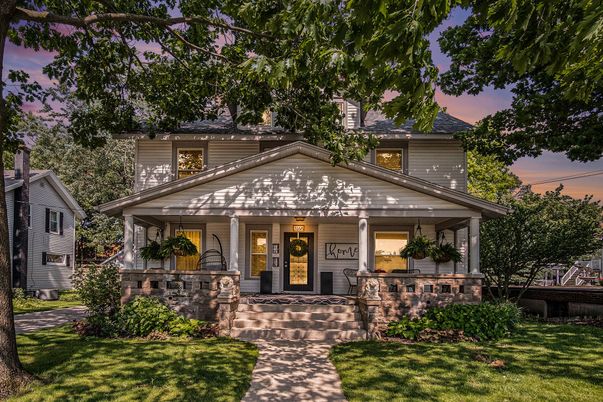 Exterior, Facade, American Foursquare