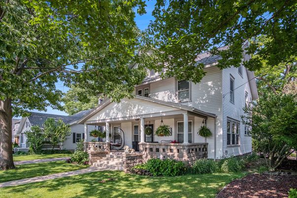 Exterior, Facade, Queen Anne Victorian