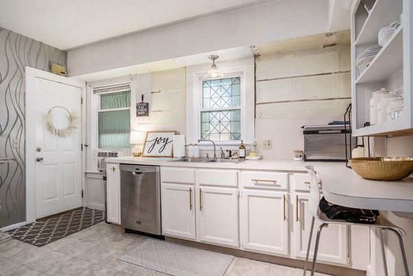 Interior, Kitchen, Pendant Lights, Stainless Steel Appliances