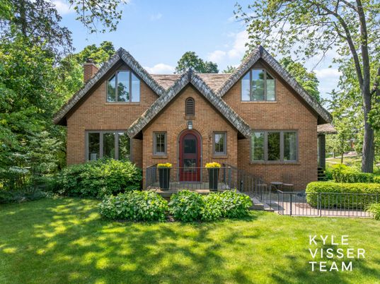 Backyard, Exterior, Facade, Brick Facade, Brick Traditional
