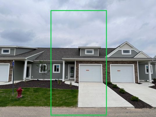 Attached, Exterior, Facade, Ranch