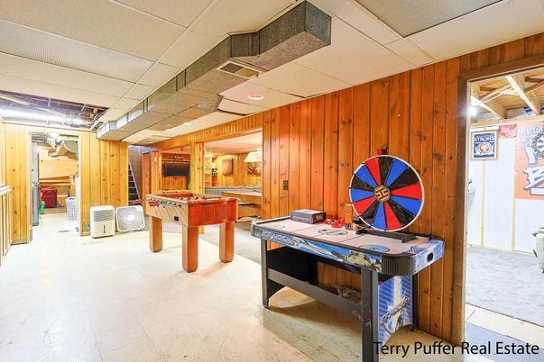 Game Room, Interior, Wooden Walls