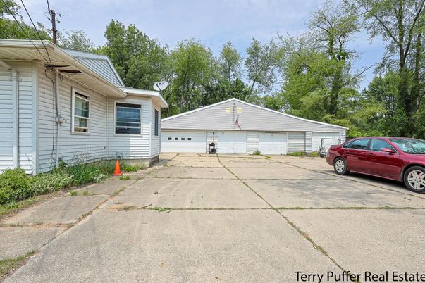 Detached Garage, Exterior