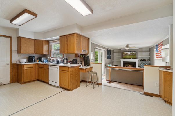 Fireplace, Interior, Kitchen