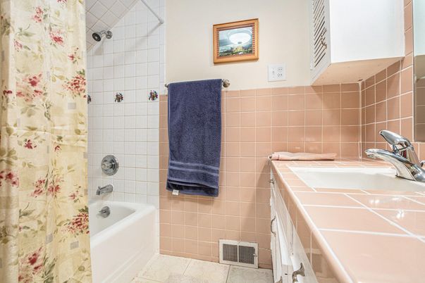 Bathroom, Interior, Tile Countertops