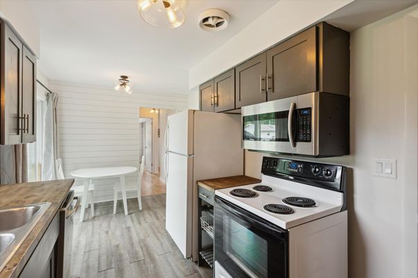 Dining room, Interior, Kitchen, Stainless Steel Appliances, Wood Texture Flooring