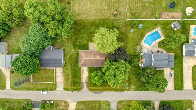 Exterior, Drone