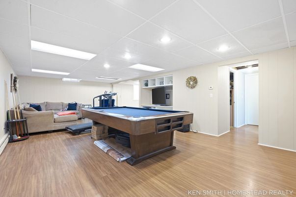 Billiard Table, Game Room, Interior, Living room, Recessed Lighting, Wood Texture Flooring