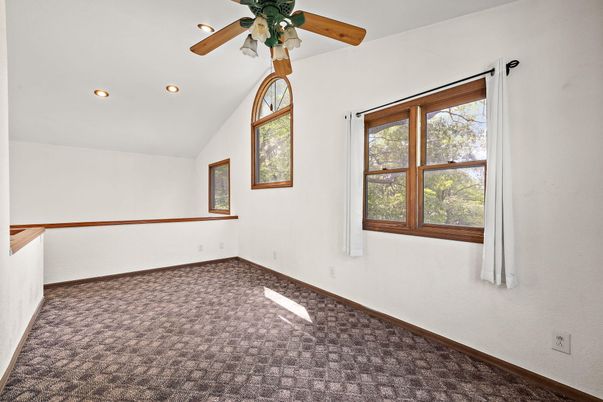 Empty room, Interior, Recessed Lighting, Wooden Beams