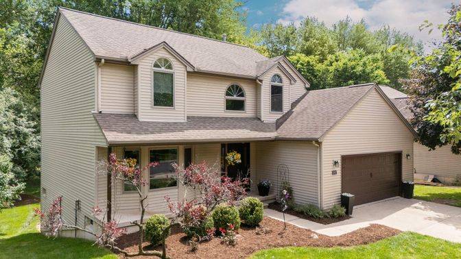 Attached, Exterior, Facade, Farmhouse
