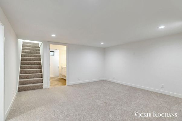 Empty room, Interior, Recessed Lighting