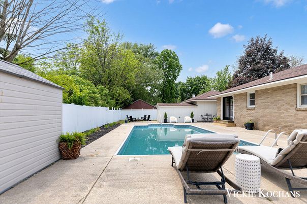 Exterior, Pool
