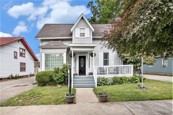 Exterior, Facade, Queen Anne Victorian