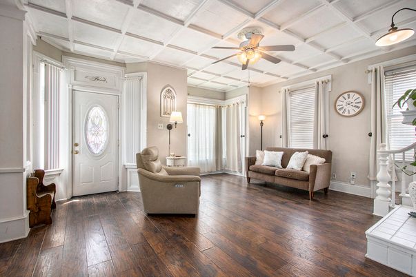 Interior, Pendant Lights, Wood Texture Flooring