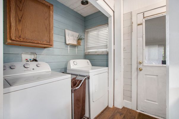 Interior, Utility Closets, Washer, Wood Texture Flooring