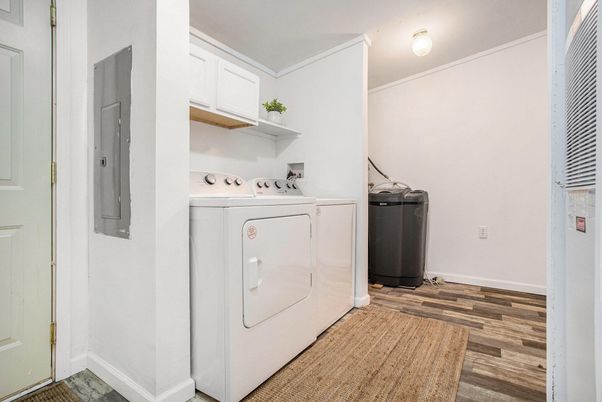 Interior, Utility Closets, Washer, Wood Texture Flooring