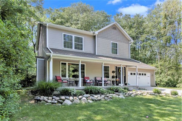 Attached, Exterior, Facade, Farmhouse