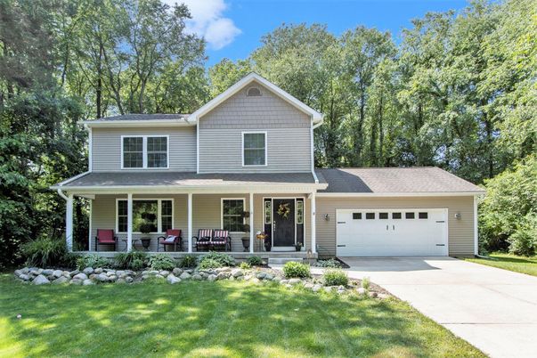 Attached, Exterior, Facade, Farmhouse