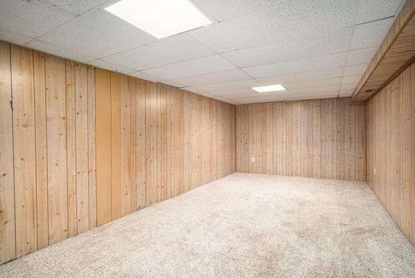 Empty room, Interior, Recessed Lighting, Wooden Walls