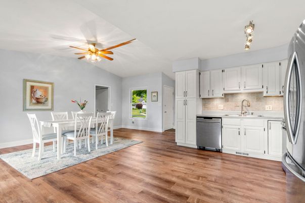 Dining room, Interior, Kitchen, Stainless Steel Appliances, Wood Texture Flooring