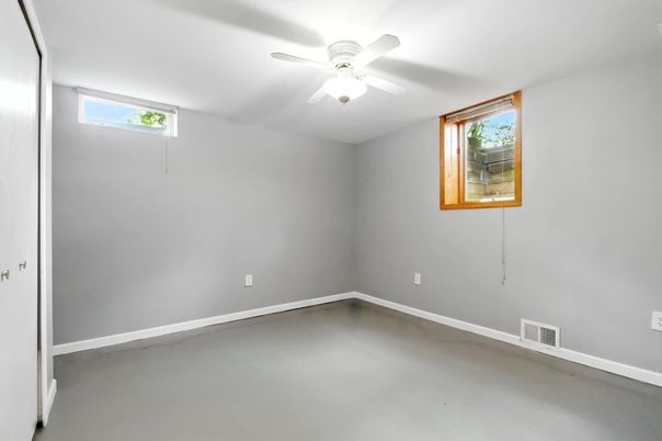 Empty room, Interior
