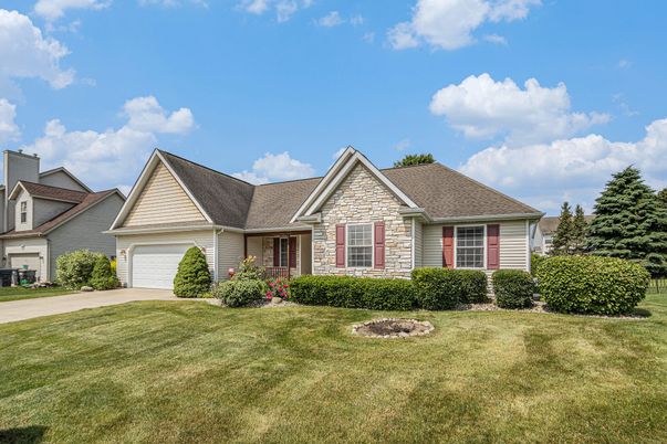 Attached, Exterior, Facade, Ranch