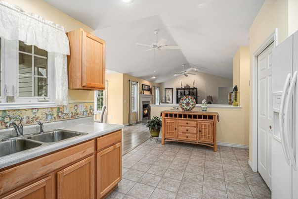 Fireplace, Interior, Kitchen, Recessed Lighting