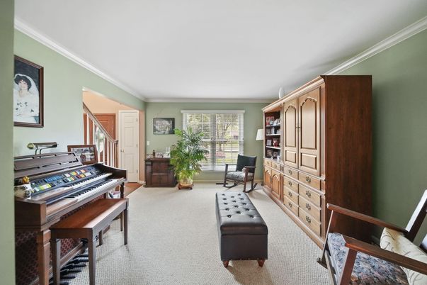 Interior, Piano