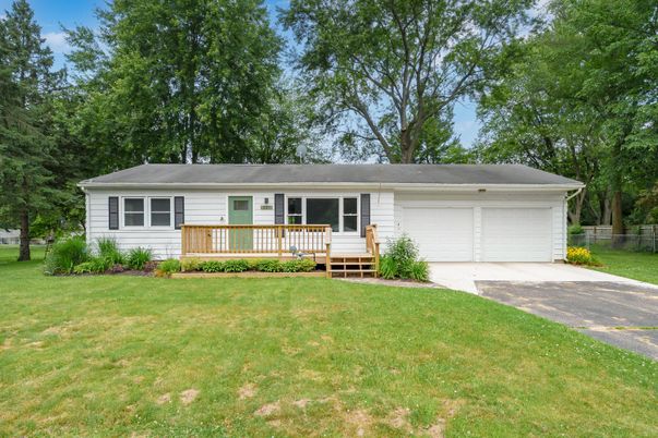 Attached, Exterior, Facade, Ranch
