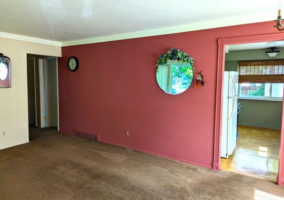 Empty room, Interior