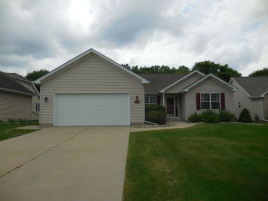 Attached, Exterior, Facade, Ranch