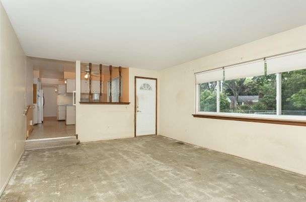Empty room, Interior